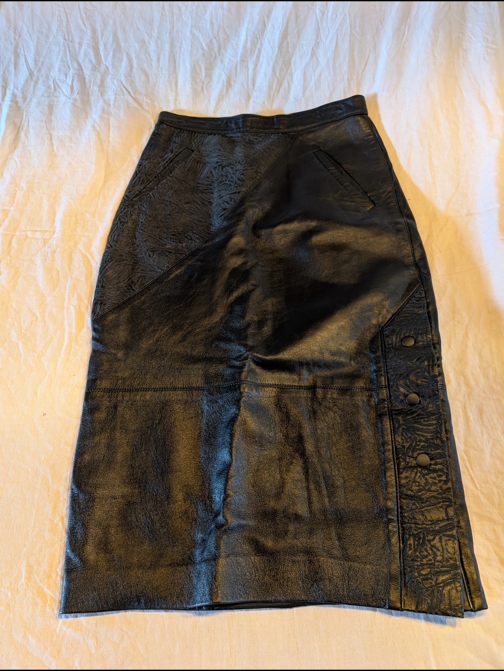 2/40$ Vintage Black Leather Midi Skirt with Panel Seams - Picture 3 of 7